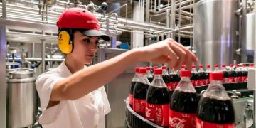 Trabajar en CocaCola Requisitos y Sueldos 2023  ImpulsaT