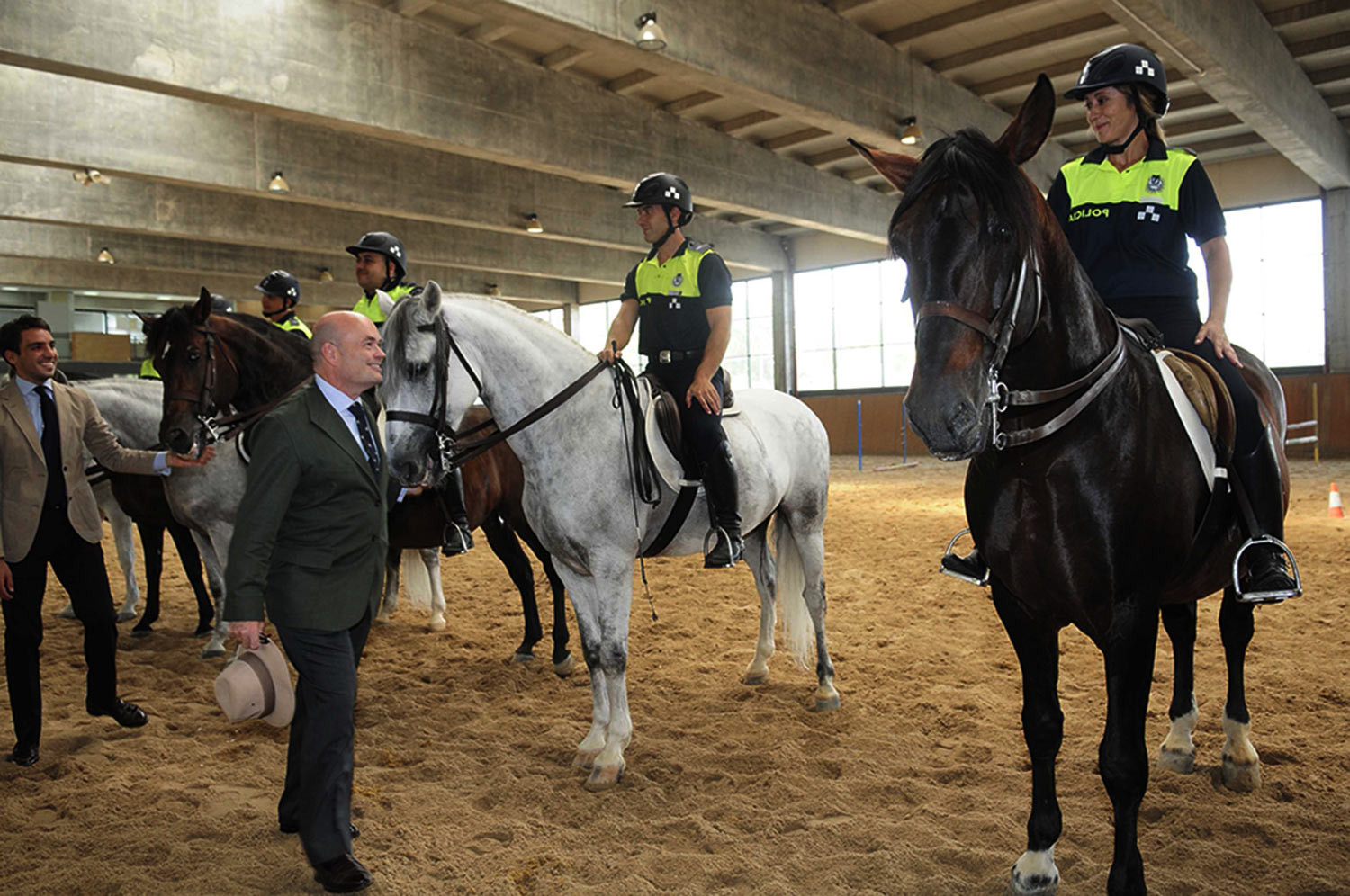 policia nacional montada a caballo